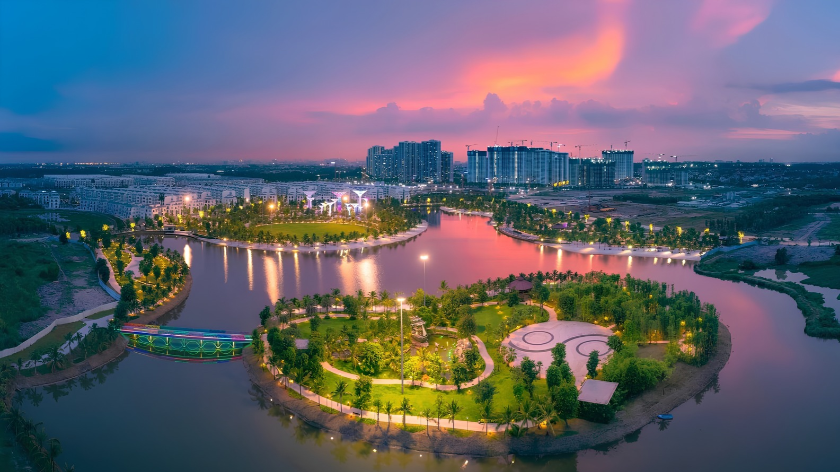 Hình ảnh thực tế cảnh quan tại Vinhomes Grand Park, phù hợp kết thúc bài viết về sự khác biệt giữa giá sơ cấp, giá thứ cấp và những yếu tố ảnh hưởng đến quyết định mua nhà.