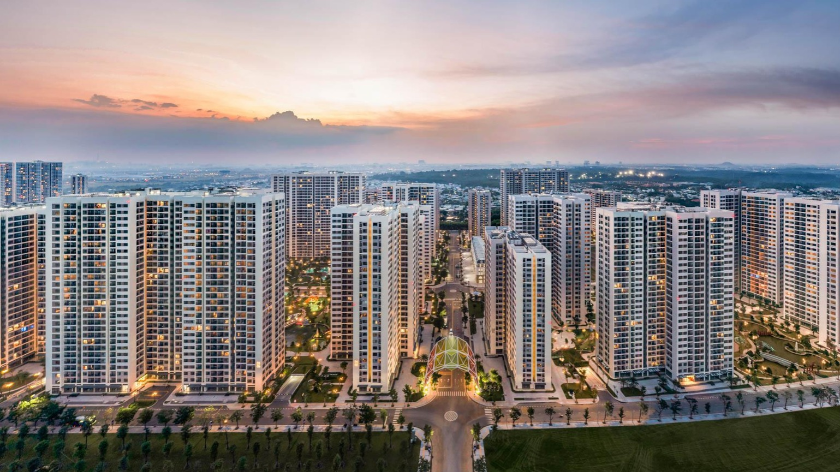 Ảnh thực tế các tòa căn hộ tại Vinhomes Grand Park, sử dụng để giải thích thanh khoản và khả năng giao dịch của sản phẩm sau khi được đưa vào sử dụng, không đại diện cho số liệu thanh khoản cụ thể.